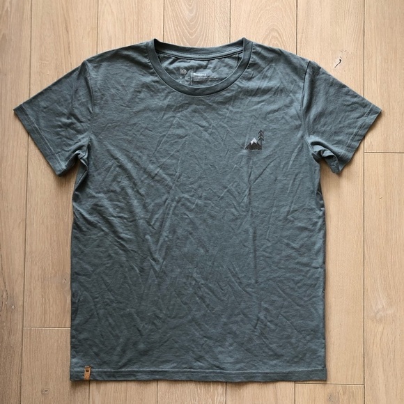 tentree Tops - Ten Tree Mountain Embroidered T Shirt in Gray Women’s Size S